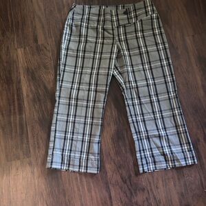 Women’s grey Plaid capris